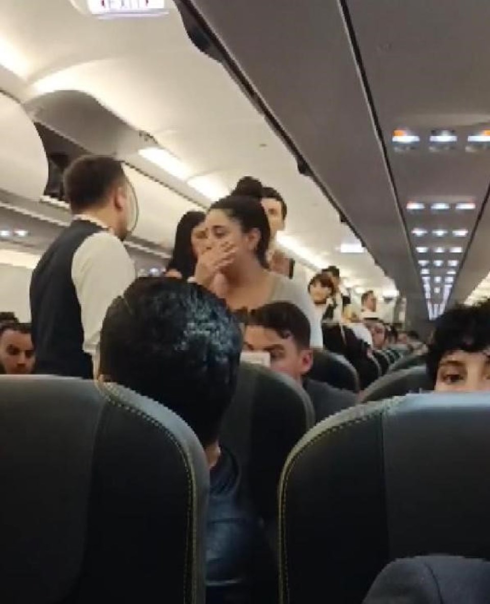 Sabiha Gökçen Havalimanı'nda hareketli anlar: "Uçağı kaçırdım" diyerek bağıran yolcuya müdahale - 1
