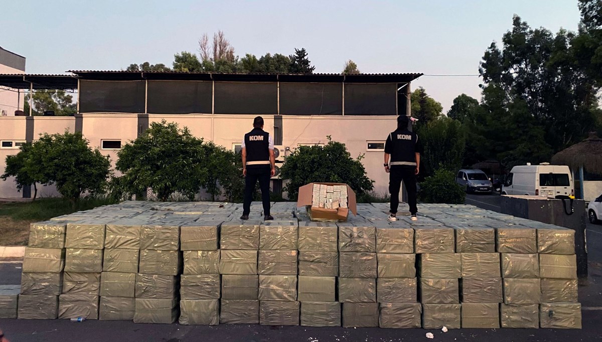 Ankara'da kaçakçılık operasyonu: 6 milyon 500 bin sahte bandrollü makaron ele geçirildi Ankara'da kaçakçılık operasyonu: 6 milyon 500 bin sahte bandrollü makaron ele geçirildi
