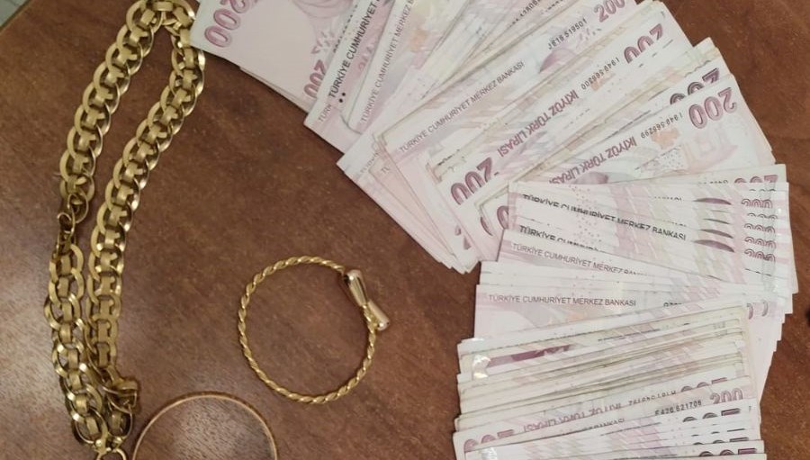 Arnavutköy'de evden 750 bin liralık altın çalan 2 çocuk yakalandı