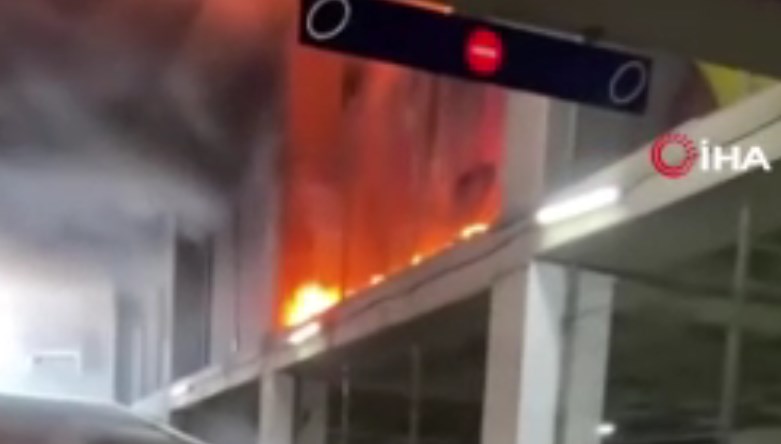 Mall Of İstanbul AVM'de yangın çıktı