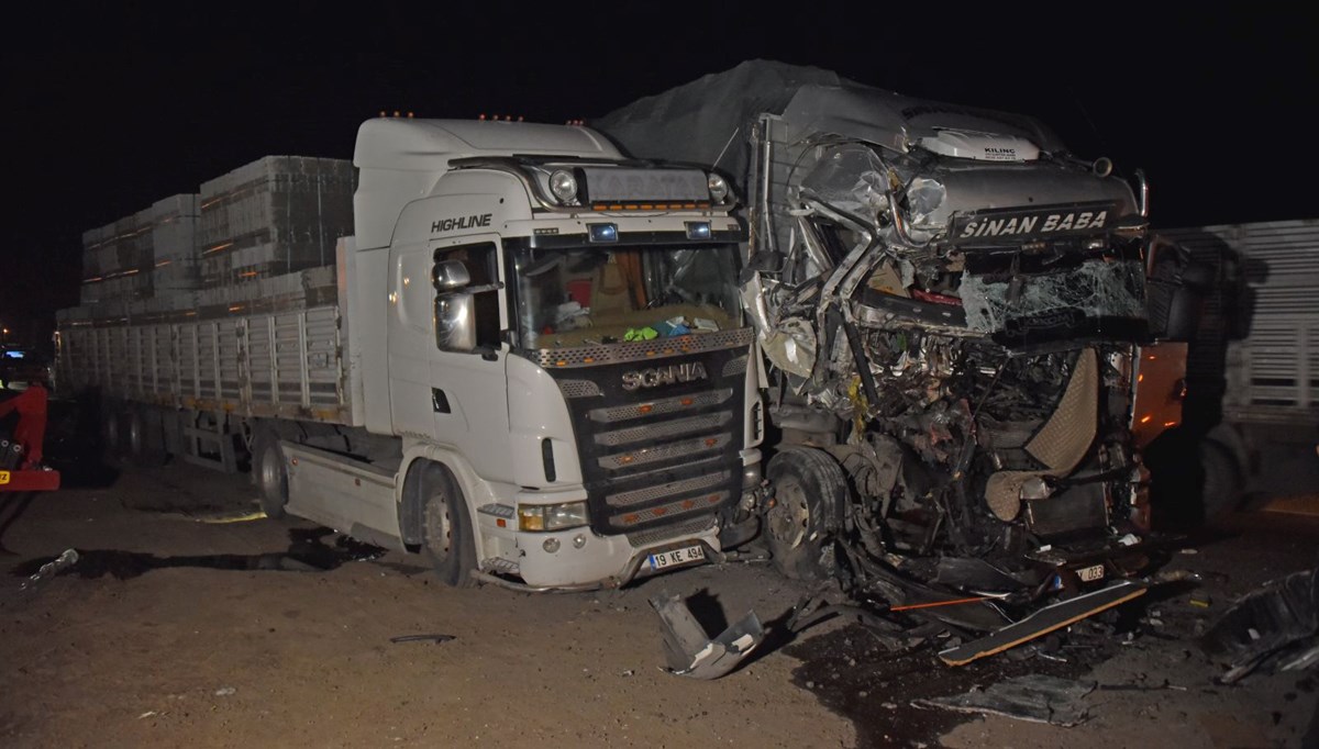 Şanlıurfa'da iki TIR çarpıştı: Kazada sürücüler yaralandı