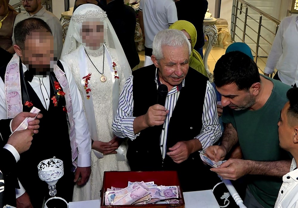 Davetsiz düğüne gitti, pasta yedi, takıları çaldı: "Paraları görünce dayanamadım" - 6