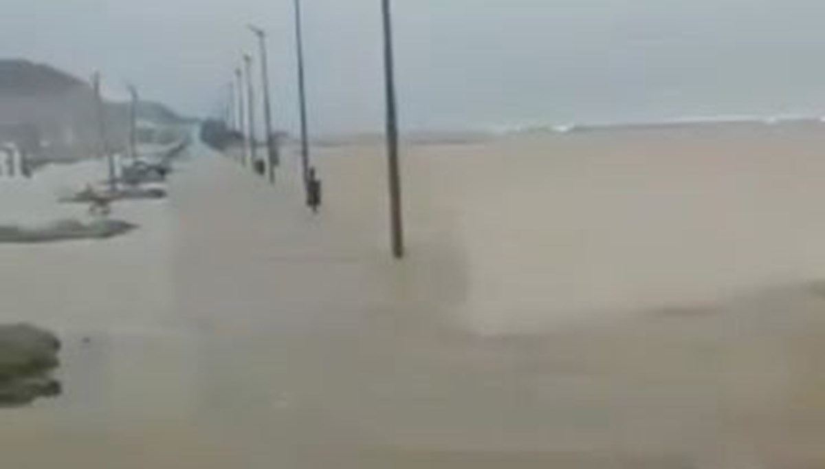 Bursa'da deniz taştı Bursa'da deniz taştı
