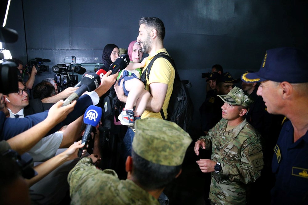 Türkiye, Lübnan'daki vatandaşlarını tahliye ediyor | TCG Bayraktar Mersin Limanına geldi - 3