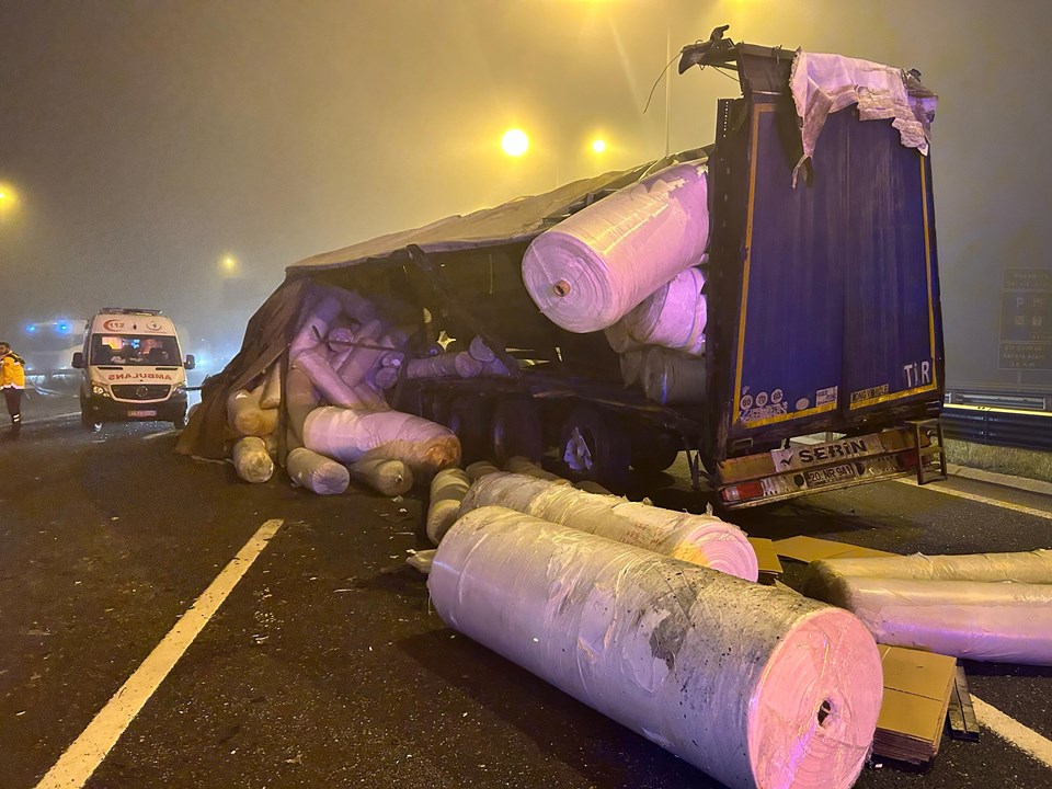 Kuzey Marmara Otoyolu'nda yolcu otobüsü TIR'a çarptı: Yaralılar var - 3