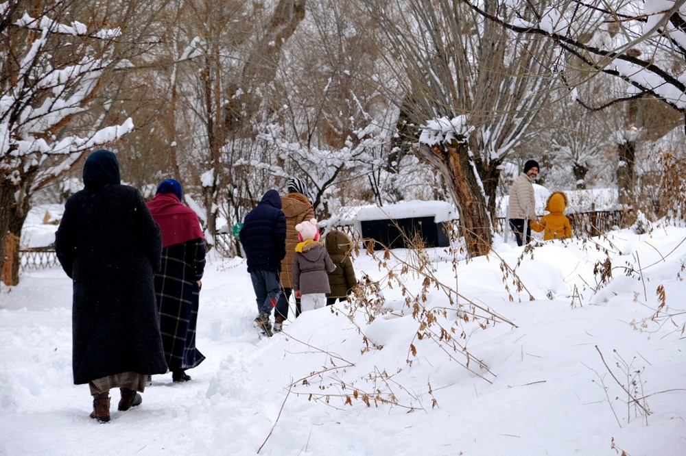 İki Yüzlü Şehir: Aynı Anda Yaz ve Kışın Dansı 74 rggTPHkVEqNPRFK2mC9Mg