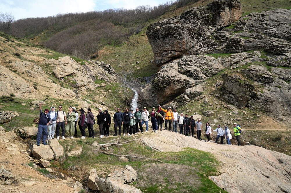 "Ovaya bakan adam" olarak biliniyor: Ziyaretçilerin ilgisini çekiyor 74 rvNZIcoIUmyJU3N6id4Fg