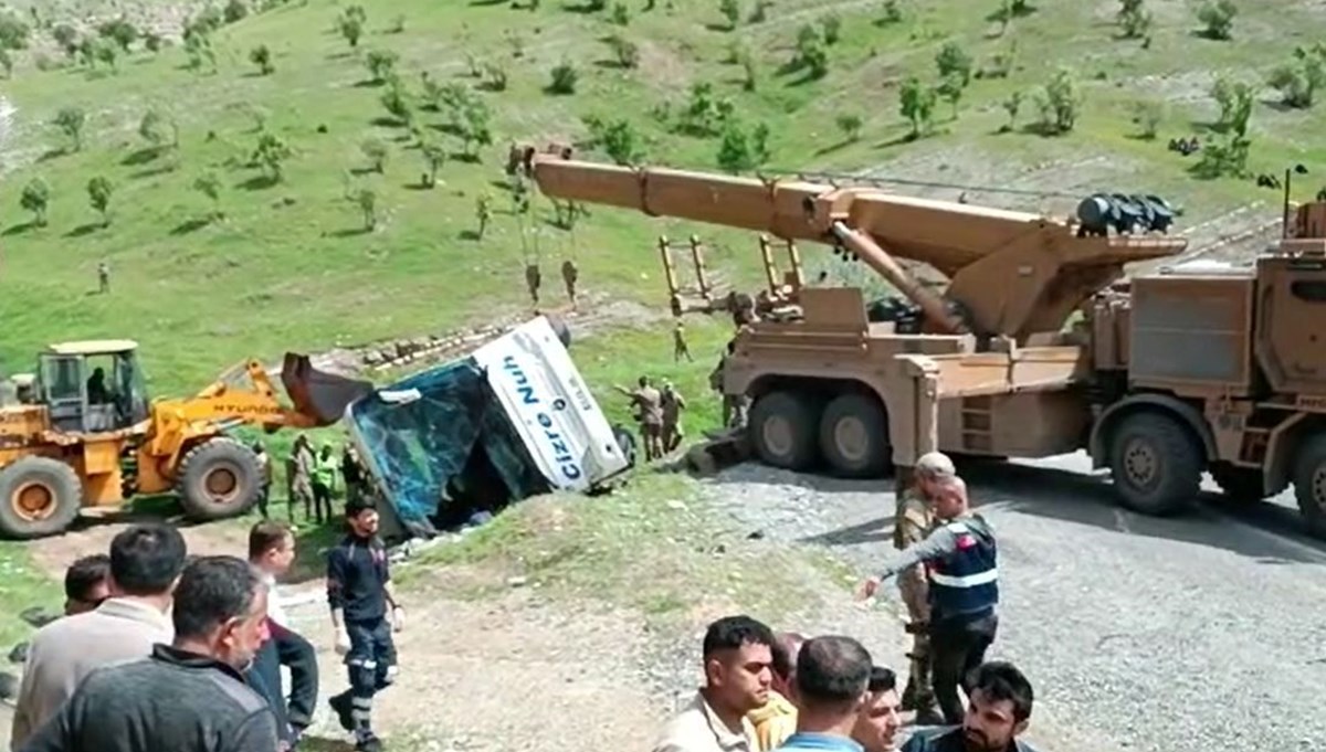 Şırnak'ta askerleri taşıyan otobüs devrildi: 2 şehit, 45 yaralı