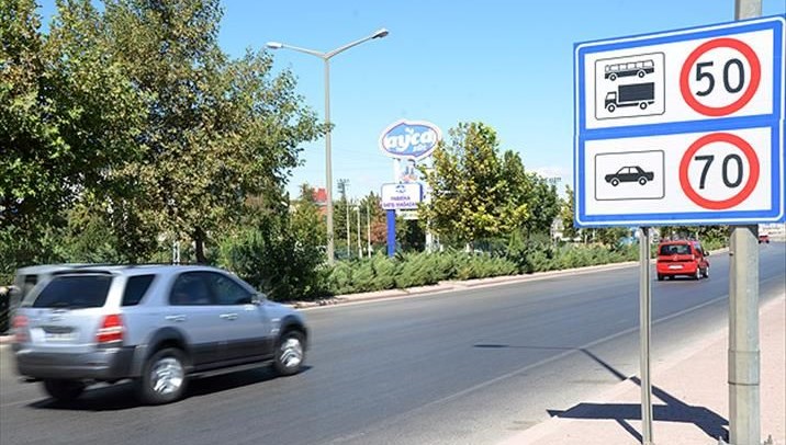 Trafik levhaları kaldırdıldı, yollar düzene girdi