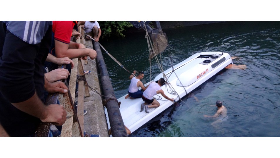 Osmaniye De Ogrenci Otobusu Sulama Kanalina Dustu 14 Olu Ntv