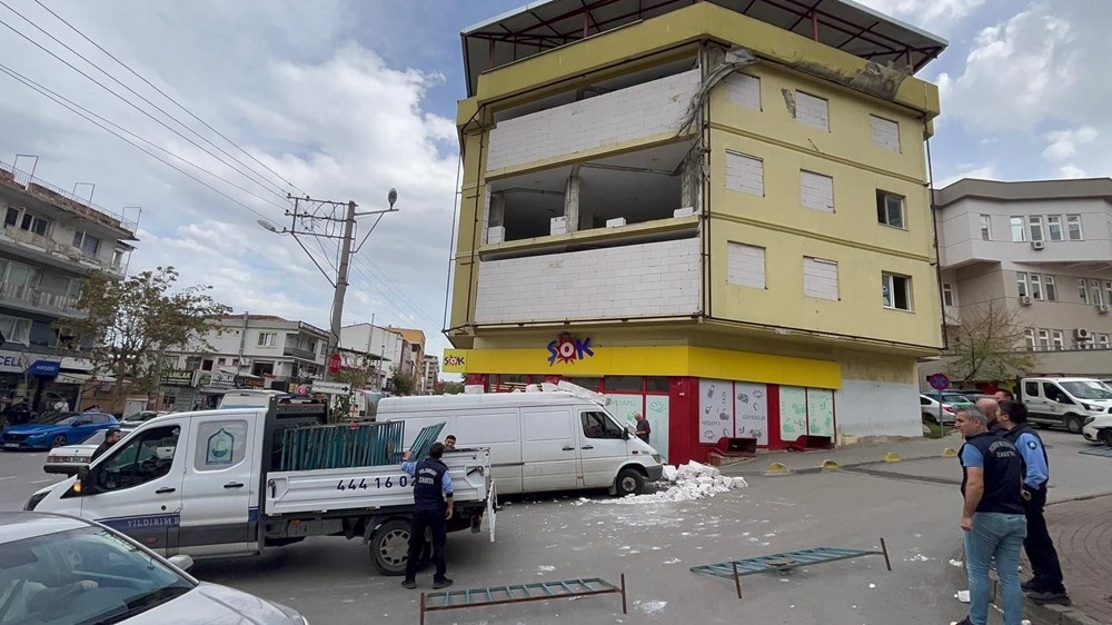 Bursa'yı lodos vurdu: Ağaçlar devrildi, teleferik seferleri durdu - 2