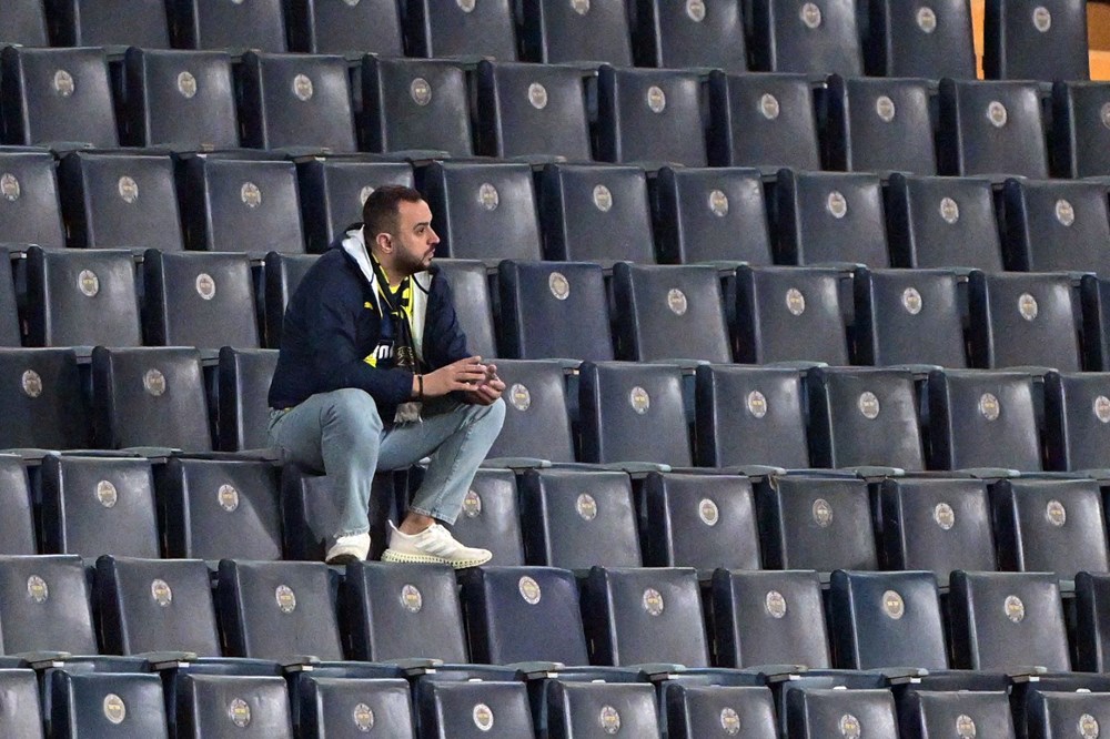 Maç sonu Kadıköy karıştı: 90+4'teki şokun ardından taraftarlar basın tribününe girdi - 8