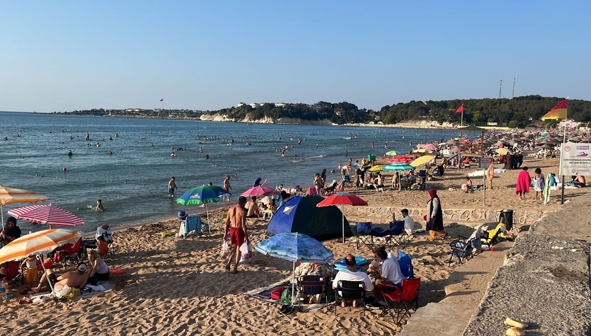 Hava sıcaklığı 30 dereceyi buldu! Plajlar doldu taştı