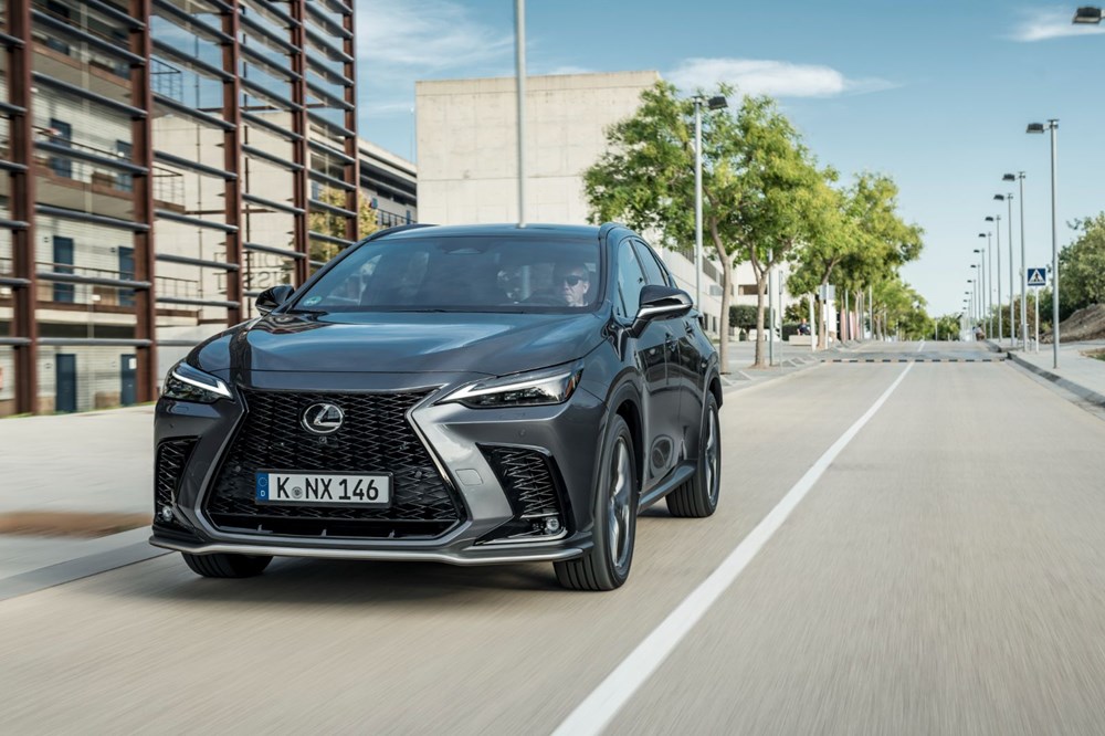Lexus'ta yeni dönem: İlk plug-in hibrit modelini tanıttı - 22