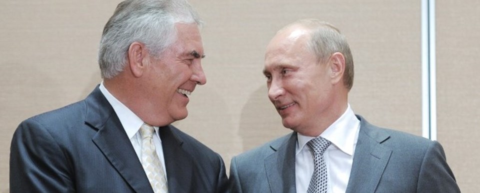 Rusya Devlet Başkanı Vladimir Putin ile ExxonMobil CEO'su Rex Tillerson'ın 20 yıldır arkadaş oldukları belirtiliyor 
