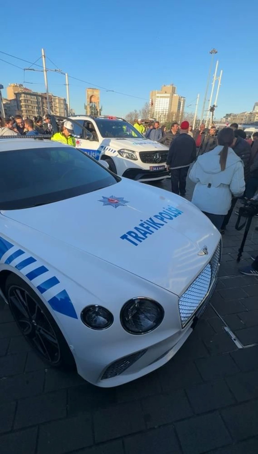 Ferrari devriyede: Vatandaşlar selfie çektiriyor (Bu lüks araçlar hangi çetelere ait?) - 35