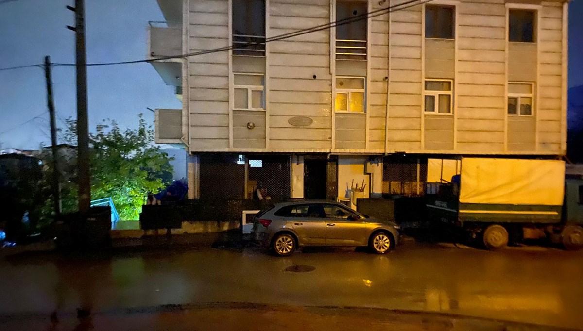 Yanında çalışan kişiyi bıçakla öldürdü Yanında çalışan kişiyi bıçakla öldürdü