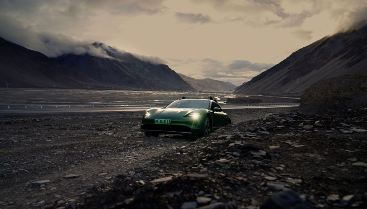 Elektrikli Porsche Taycan Cross Turismo'dan Guinness rekoru Elektrikli Porsche Taycan Cross Turismo'dan Guinness rekoru