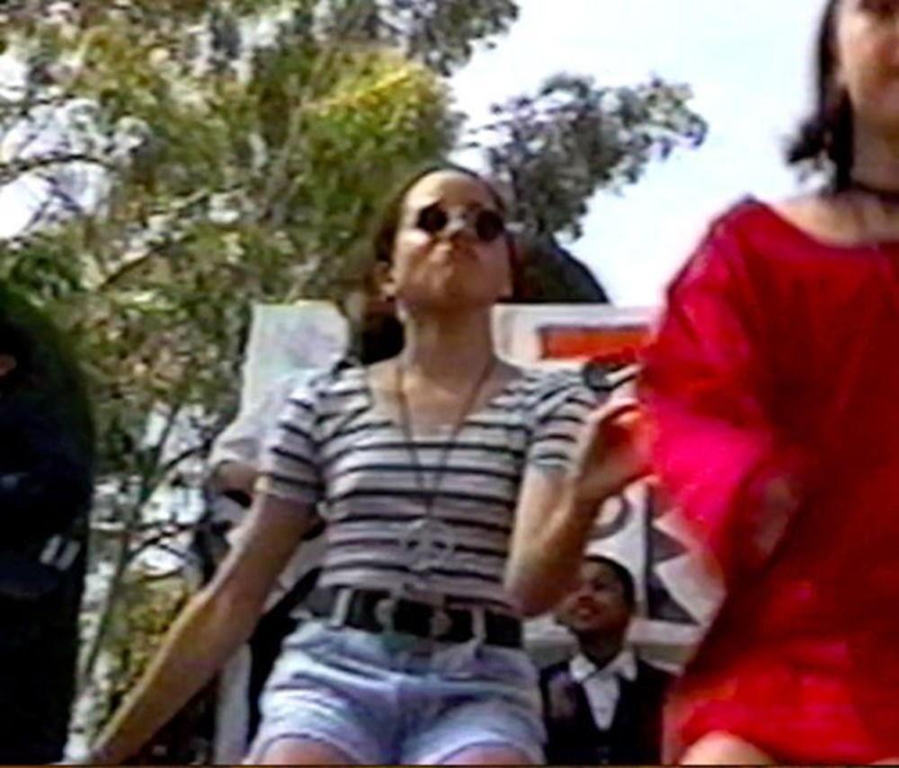 Su Burcu Yazgı Coşkun'dan nostaljik kare (Ünlülerin çocukluk ve gençlik halleri) - 544