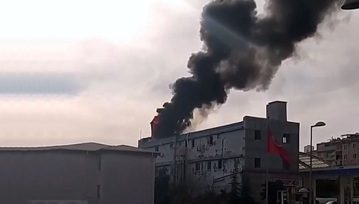 İstanbul'da akaryakıt istasyonu yakınında korkutan yangın