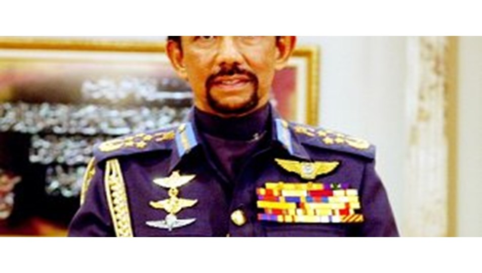 Brunei Sultanı saçını 37. 500 liraya kestiriyor
