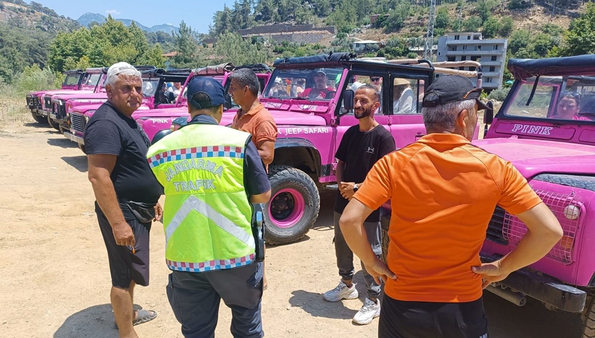 Alanya'da trafik uygulaması: Bin 985 araç kontrol edildi Alanya'da trafik uygulaması: Bin 985 araç kontrol edildi