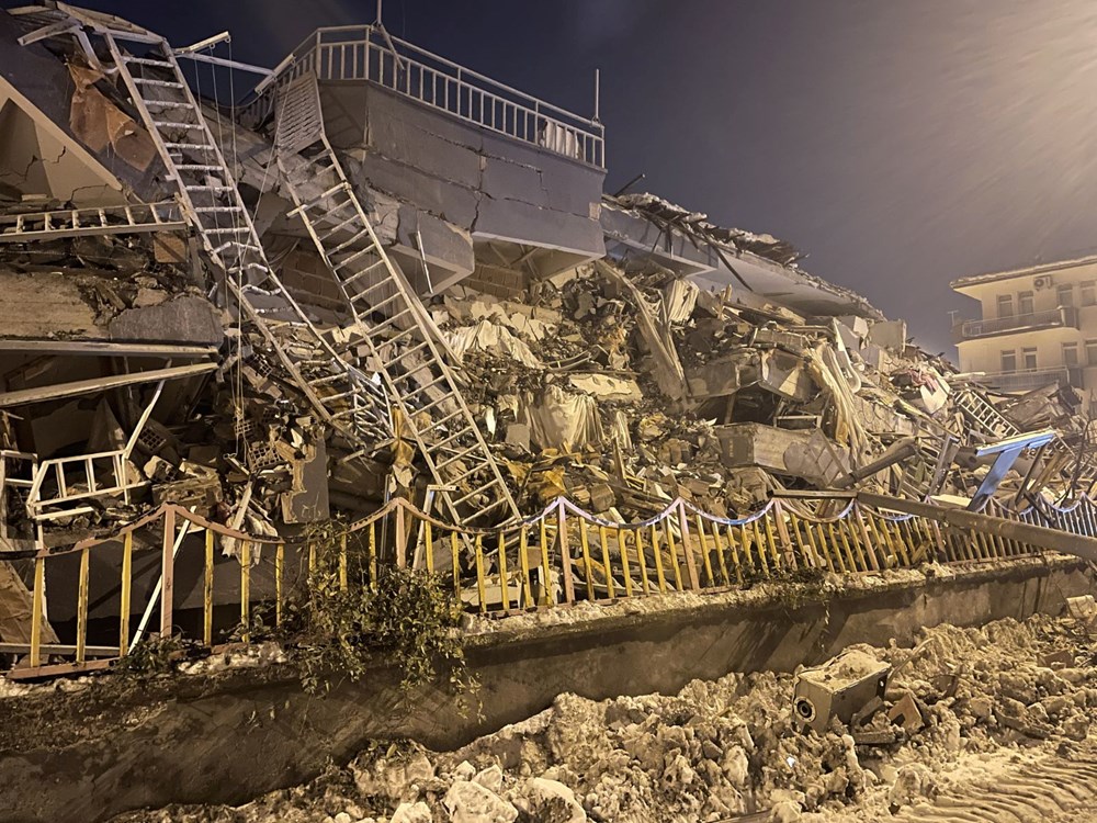 Enkaz altındakiler için zamana karşı yarış - 58