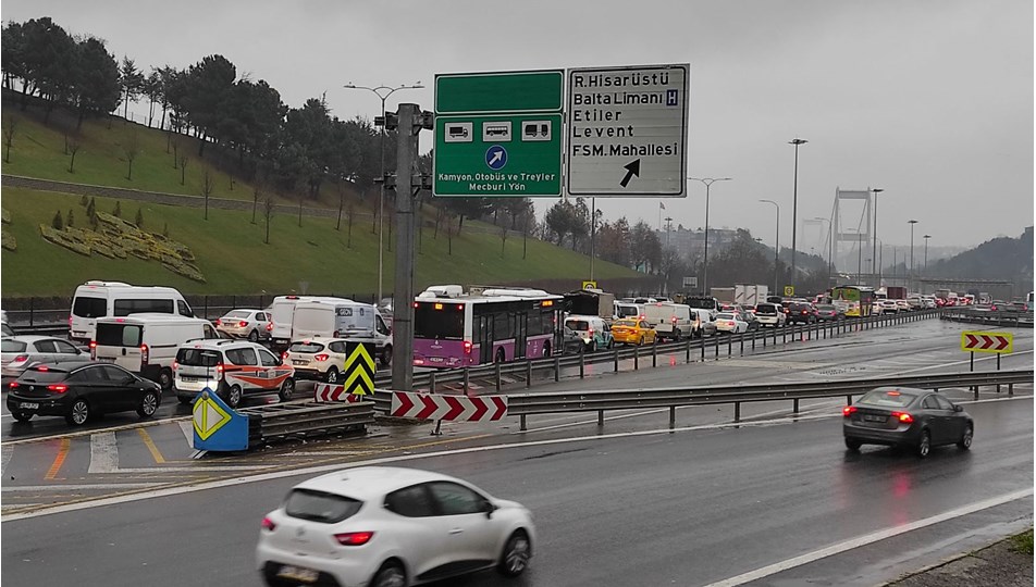 FSM'de trafiği kilitleyen kaza