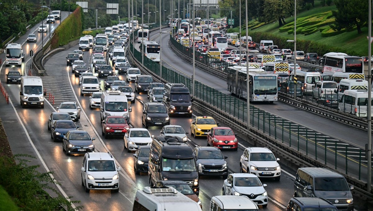 Trafik güvenliğine yaklaşık 19 milyar lira harcanacak Trafik güvenliğine yaklaşık 19 milyar lira harcanacak