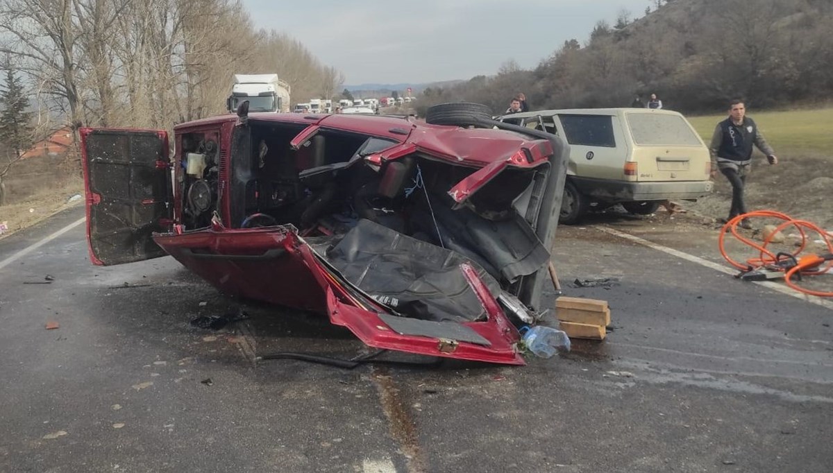 Ankara’da iki otomobil çarpıştı: 3 ölü, 3 yaralı