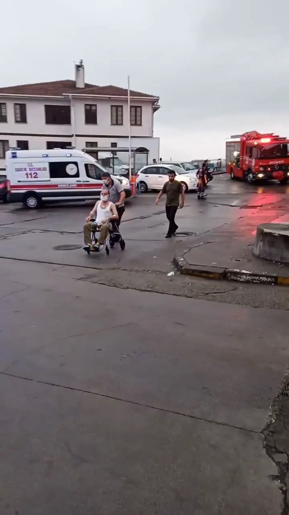 Rize'deki hastane yangınında hastalar tahliye edildi - 1