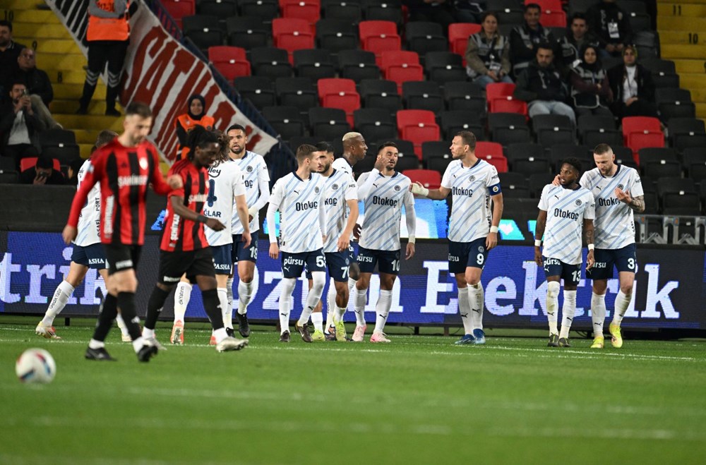 Fenerbahçe'de yaprak dökümü başlıyor: "11 isme teşekkür edilecek, 5 yıldız yeterli teklife gönderilecek" 75