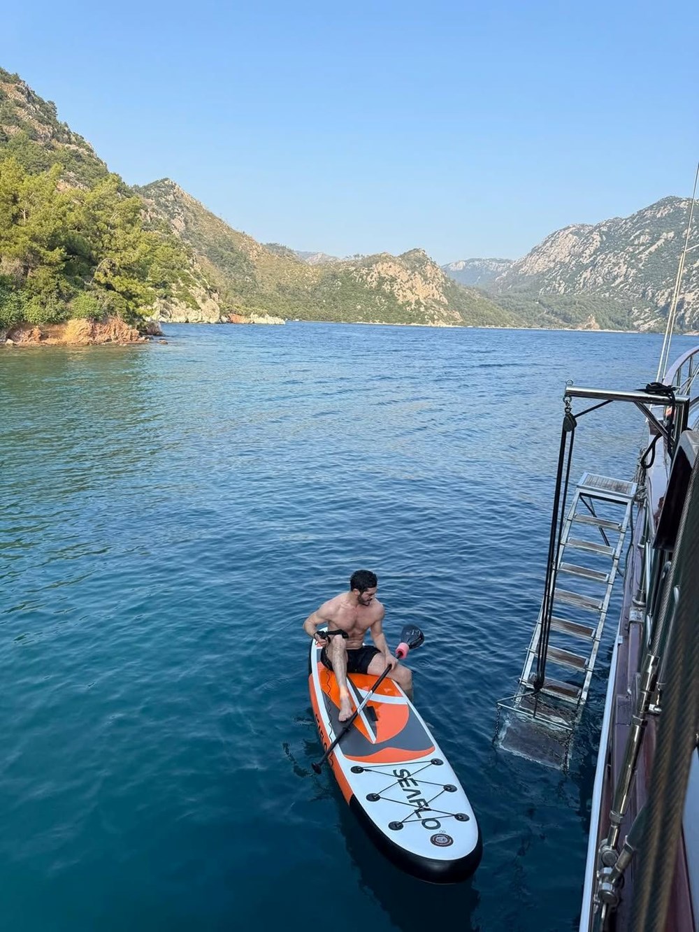 Ünlü isimlerin tatil anıları: Hep mutlu ol arkadaşım - 2