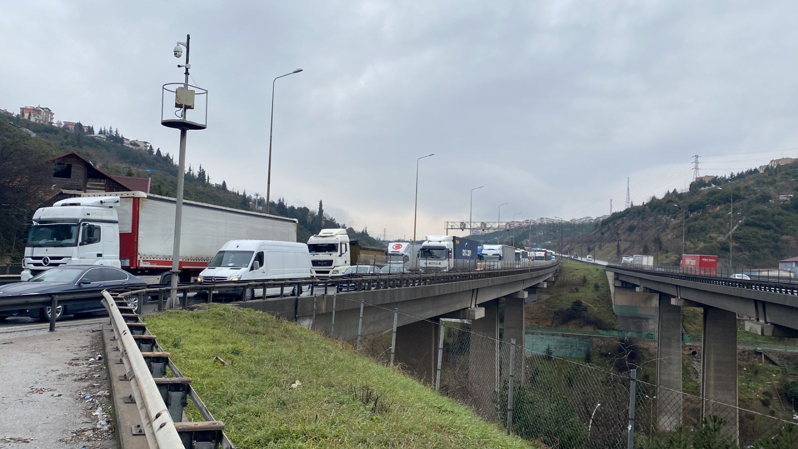 Kocaeli'de TEM Otoyolu Gültepe Tüneli'nde Zincirleme Kaza