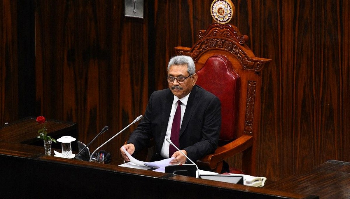 Sri Lanka'da Devlet Başkanı Rajapaksa ülkeyi terk etti