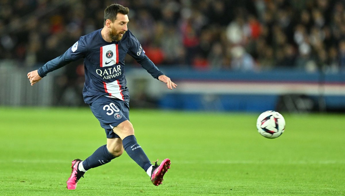 Lionel Messi Paris Saint-Germain'e golle döndü