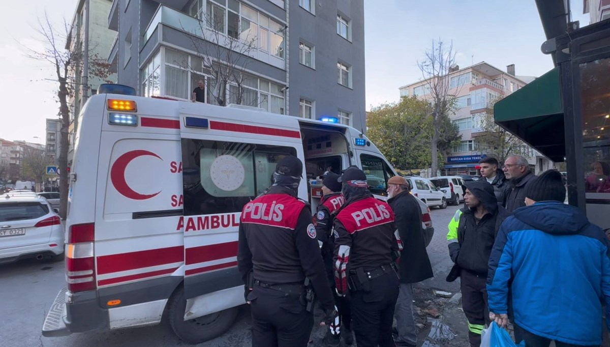 Avcılar'da kavga: Pazarcıyla tartışıp bastonla kafasını yaraladı Avcılar'da kavga: Pazarcıyla tartışıp bastonla kafasını yaraladı