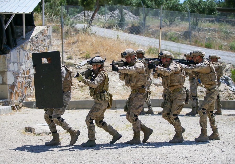 yerleşim birimlerindeki terör operasyonları için eğitim alan ilk kadın astsubay göreve hazır 18 a0uqsysc9ui6y9fl0fqg1w