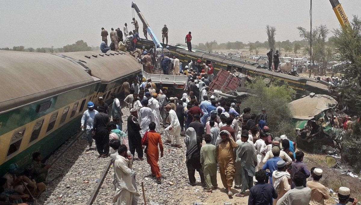 Pakistan'da tren kazası: 51 ölü, 100 yaralı