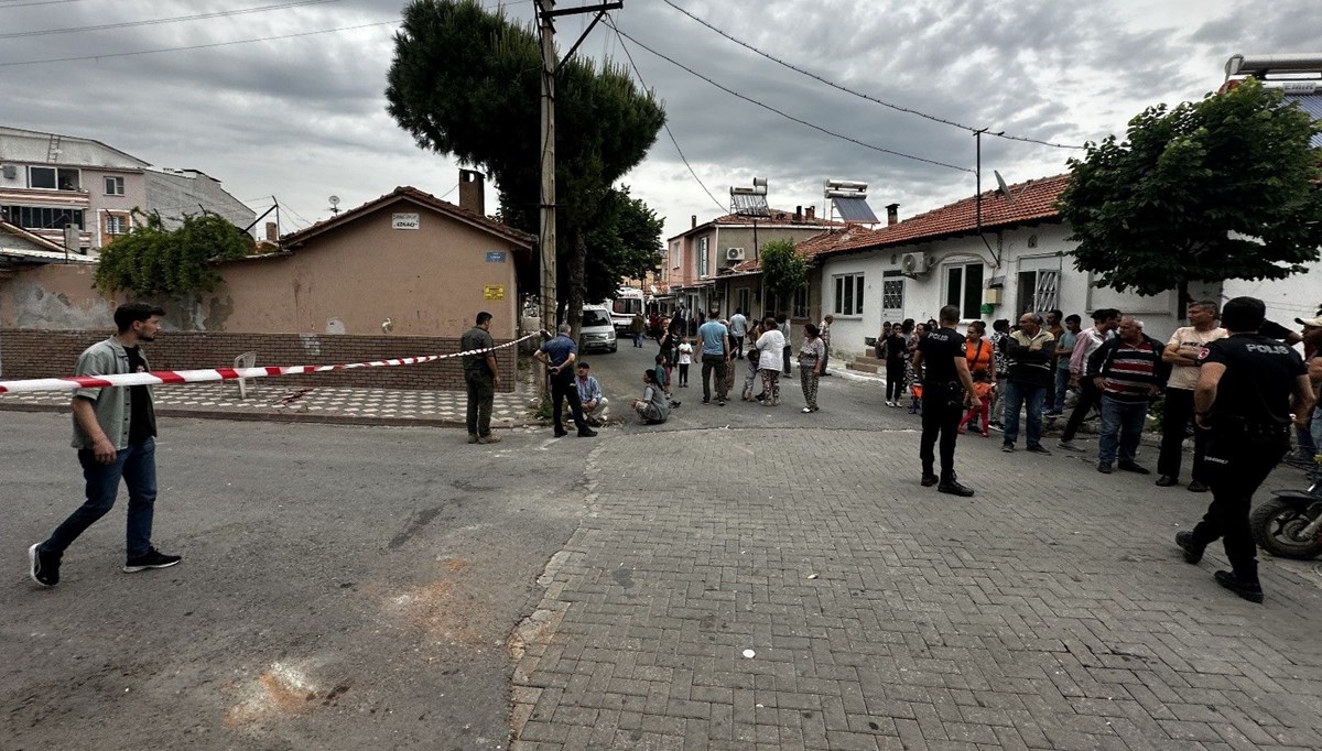 Manisa'da iki kişi arasındaki tartışmada kan döküldü: 1 ölü Manisa'da iki kişi arasındaki tartışmada kan döküldü: 1 ölü