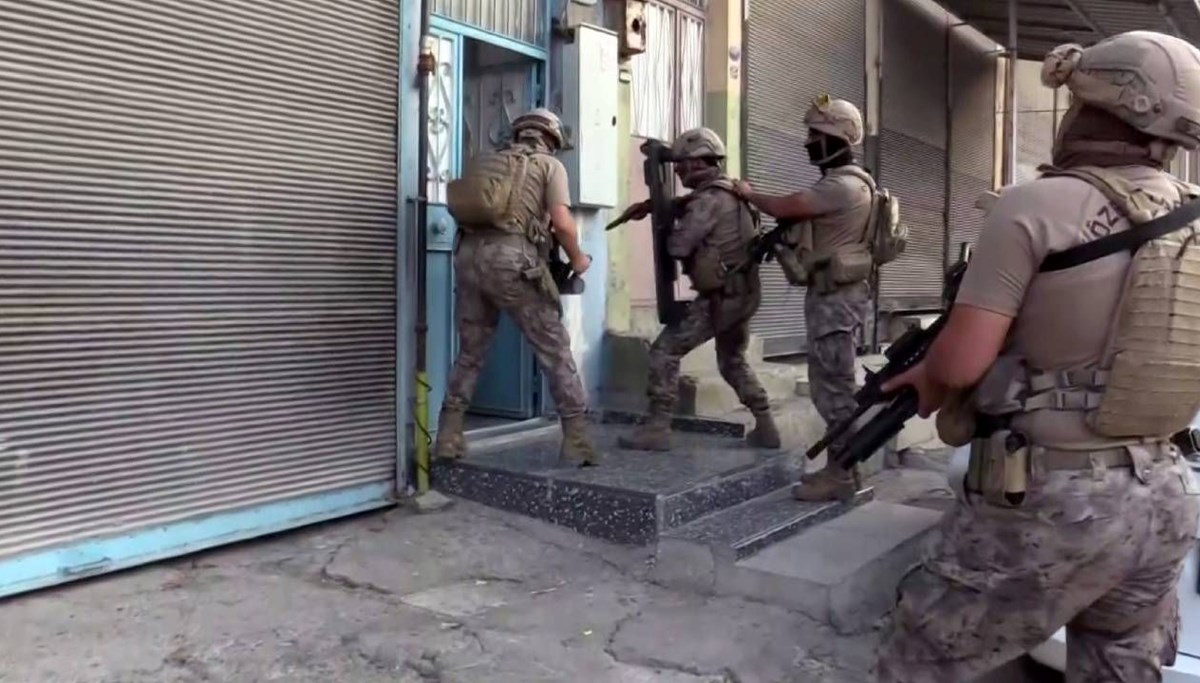 Aranan şahıslara operasyon