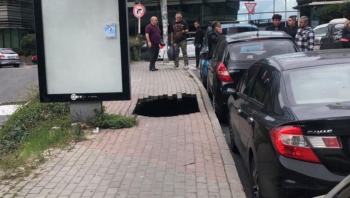 Şişli'de kaldırım çöktü: Bir kişi çukura düştü