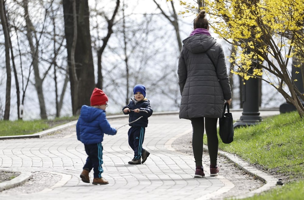 Savaşın gölgesindeki Ukrayna'nın başkenti Kiev'in caddeleri canlanmaya başladı - 18