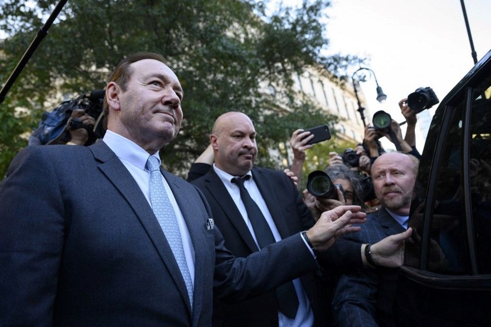 Kevin Spacey cinsel istismar davasında çocukluğuyla ilgili bilinmeyenleri anlattı - 2