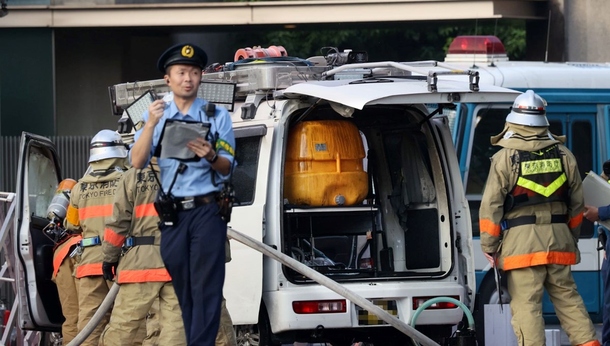 Japonya'da iktidar partisi alarmda! Başbakanlık Ofisi'ne molotoflu saldırı Japonya'da iktidar partisi alarmda! Başbakanlık Ofisi'ne molotoflu saldırı