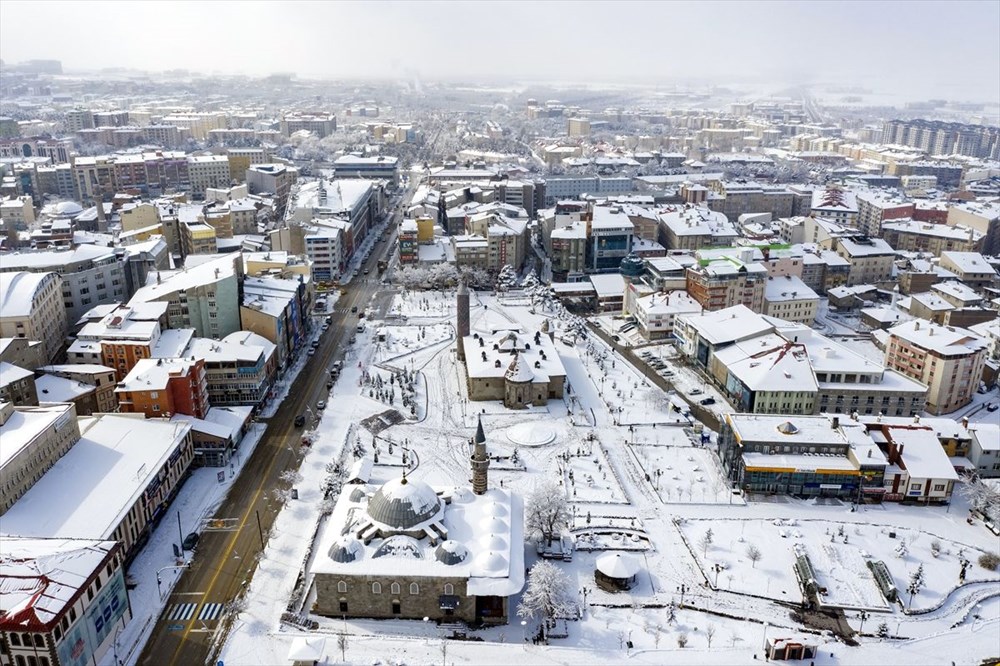 Doğu'nun "kış cenneti" Erzurum gündüz bembeyaz, gece ise ışıl ışıl - 24