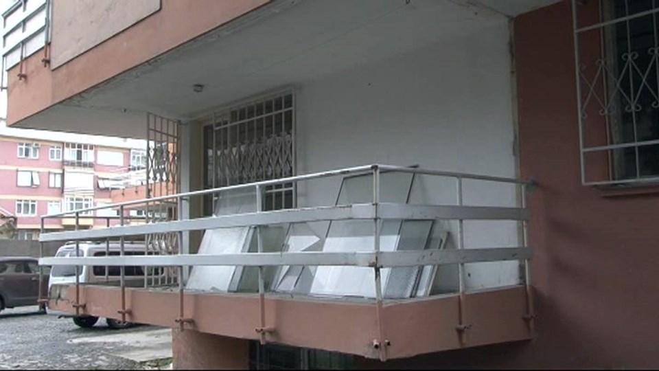 Kadıköy'de kuyumcu soygunu: Duvarı delerek içeri girdiler - 1
