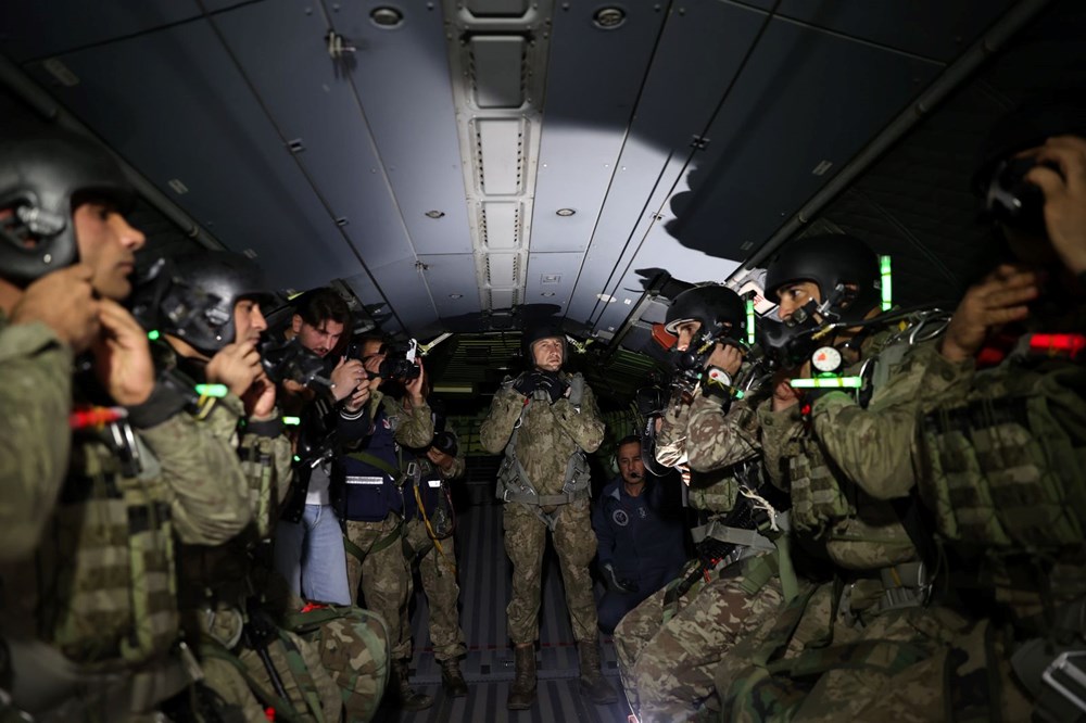 Kayseri’de 180 paraşütçü komandoyla hava indirme tatbikatı - 11