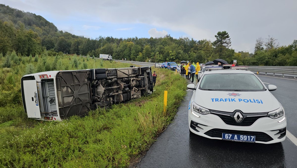 Zonguldak'ta yolcu midibüsü devrildi: 9 yaralı Zonguldak'ta yolcu midibüsü devrildi: 9 yaralı