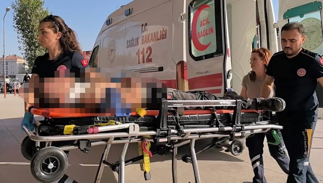 Fabrikada taşıma bantları arasına sıkışan işçi ağır yaralandı
